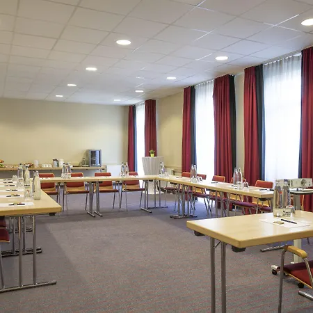 Hotel Express Frankfurt Messe By Ihg 3*