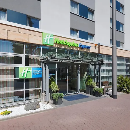 Hotel Express Frankfurt Messe By Ihg 3*