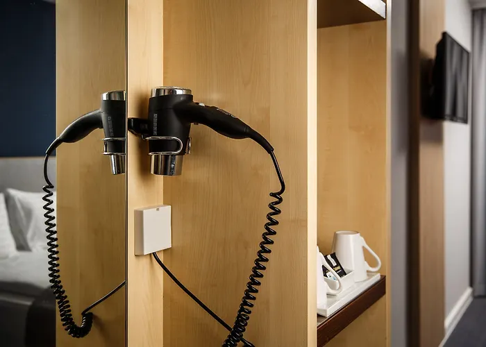 Hotel Express Frankfurt Messe By Ihg 3*