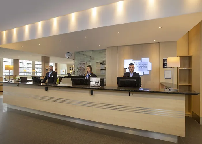 Hotel Express Frankfurt Messe By Ihg 3*