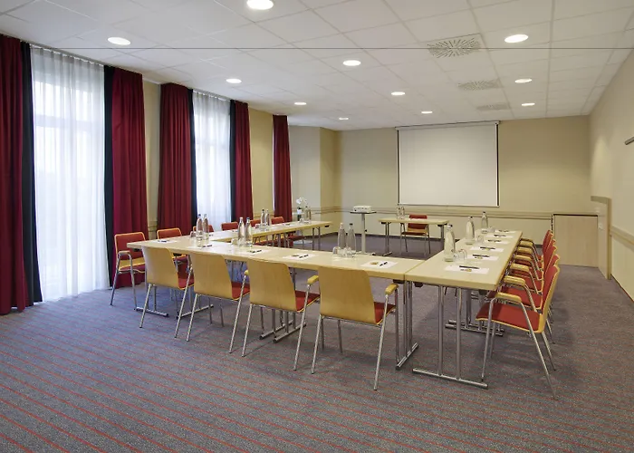 Hotel Express Frankfurt Messe By Ihg 3*