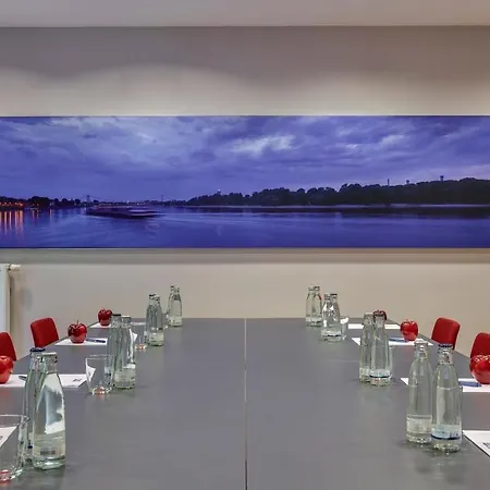 Hotel Express Frankfurt Messe By Ihg 3*