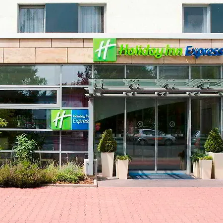 Hotel Express Frankfurt Messe By Ihg 3*