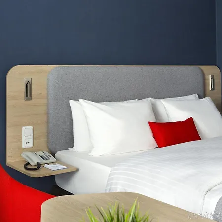 Hotel Express Frankfurt Messe By Ihg 3*